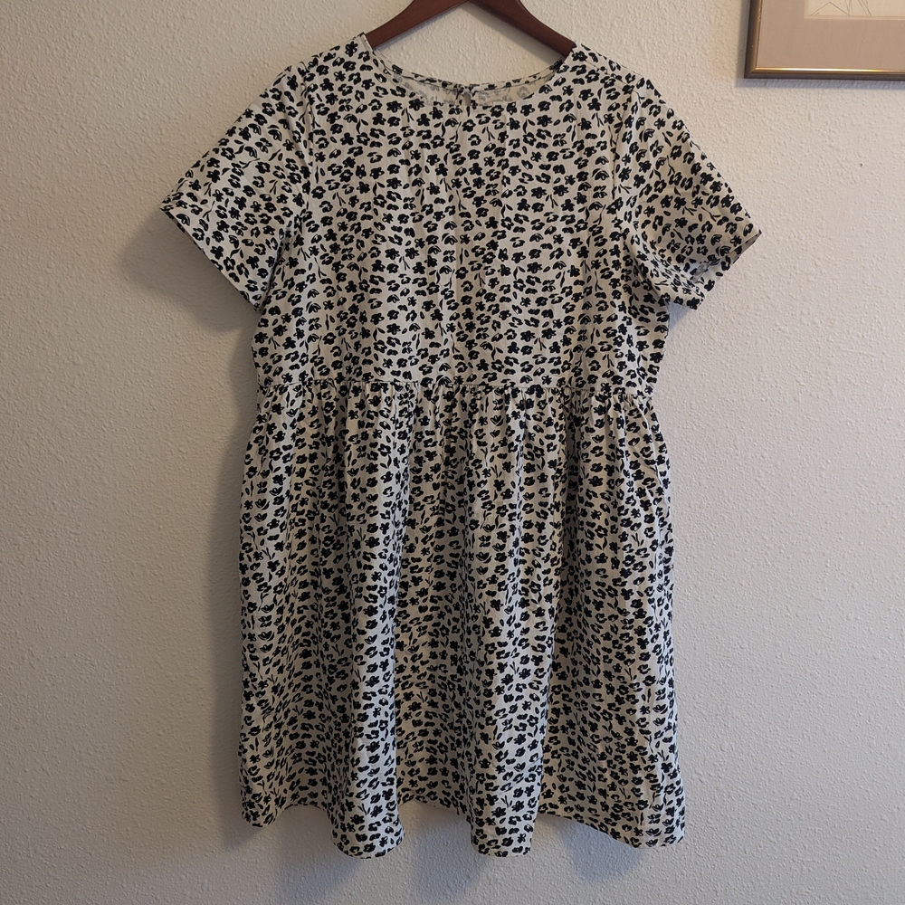 Tradlands Monochrome Floral Blouse